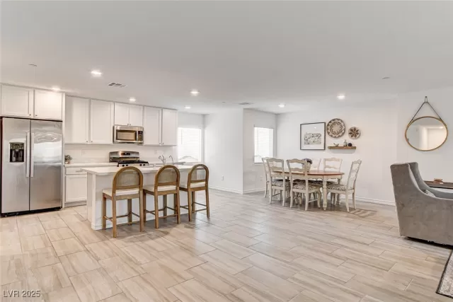 MLS: 2736437 Condo For Sale