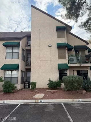 More Details about MLS # 2736438 : 530 ELM DRIVE 205