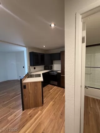 Photo #2: 2736439 Listing 