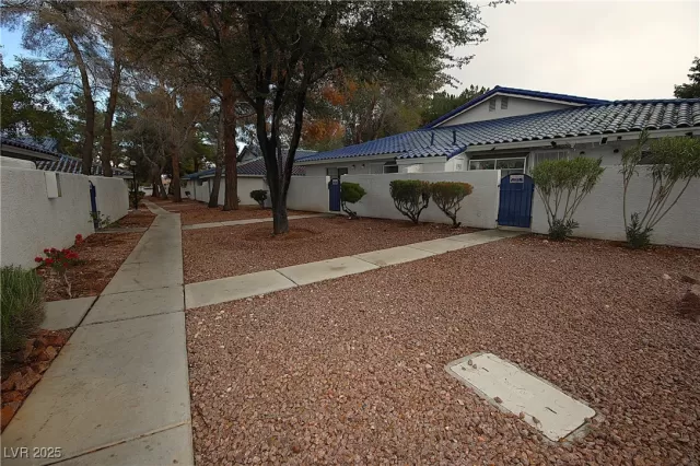 MLS: 2736448 Condo For Sale