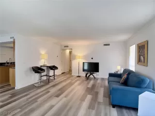 Photo #4: 2736480 Listing