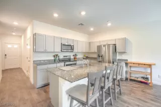 Photo #5: 2736510 Listing 