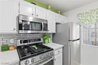 Photo #5: 2736555 Listing 