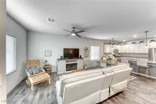 Photo #4: 2736583 Listing 