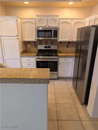 Photo #3: 2736642 Listing 