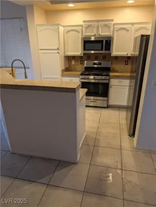 Photo #5: 2736642 Listing 