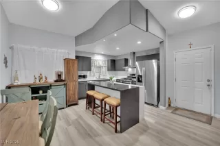 Photo #1: 2736668 Listing 