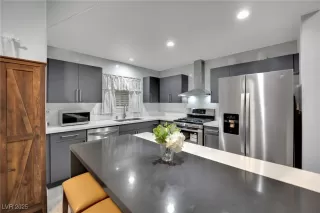 Photo #3: 2736668 Listing 