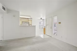 Photo #5: 2736670 Listing 