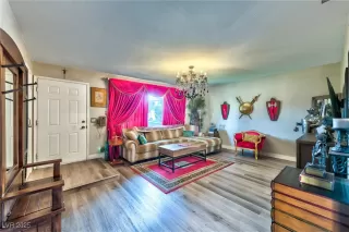 Photo #2: 2736673 Listing