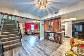 Photo #3: 2736673 Listing