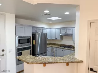 Photo #3: 2736677 Listing