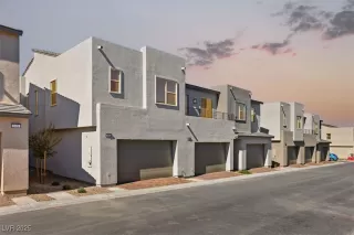 Photo #1: 2736684 Listing 