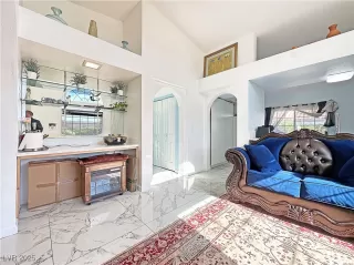 Photo #2: 2736702 Listing