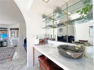 Photo #3: 2736702 Listing