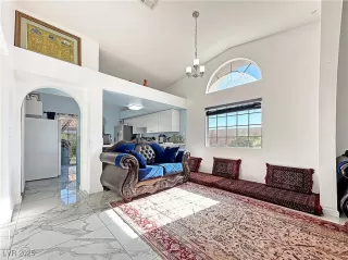 Photo #4: 2736702 Listing