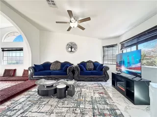 Photo #6: 2736702 Listing