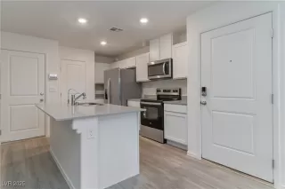 Photo #6: 2736730 Listing