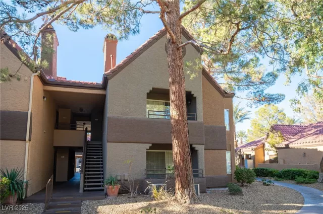 MLS: 2736746 Condo For Sale