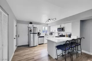 Photo #3: 2736800 Listing 