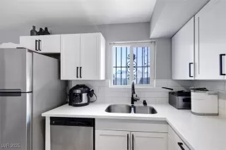 Photo #6: 2736800 Listing 