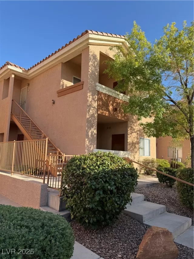 MLS: 2736809 Condo For Sale