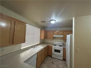 Photo #5: 2736811 Listing 