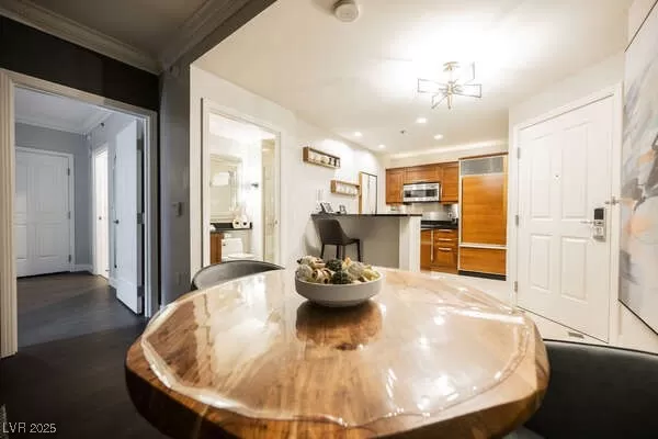 MLS: 2736882 Condo For Sale