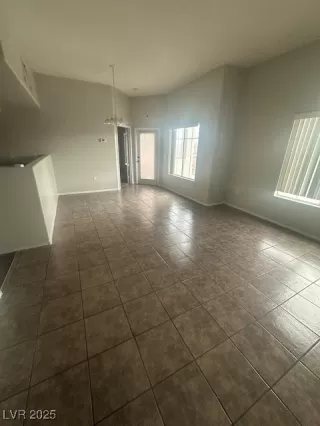 Photo #2: 2736888 Listing 