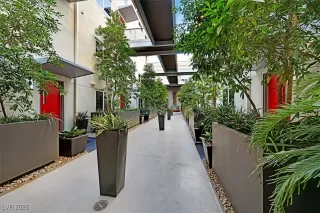 Photo #1: 2736895 Listing 