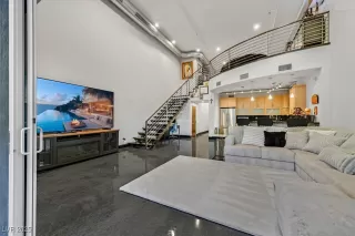 Photo #2: 2736895 Listing 