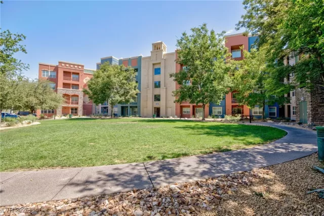 MLS: 2736926 Condo For Sale