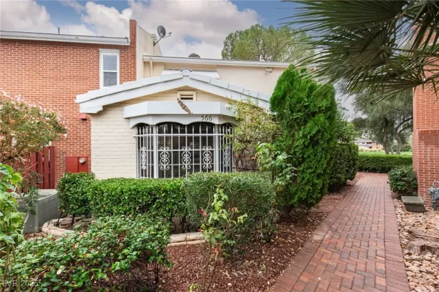 MLS: 2736931 Condo For Sale