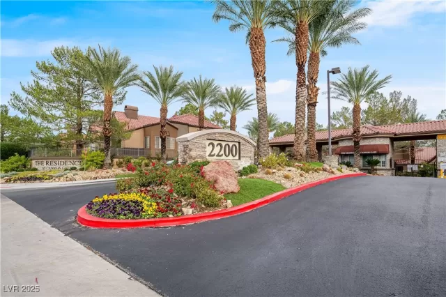 MLS: 2736945 Condo For Sale