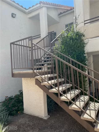 Photo #1: 2736959 Listing 