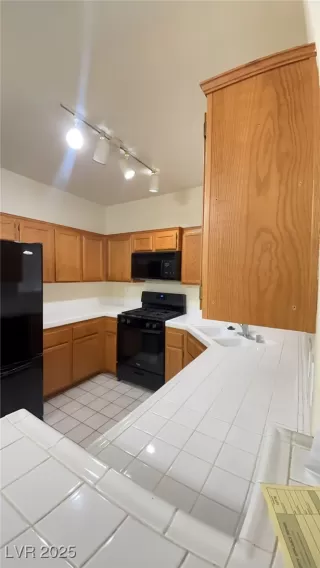 Photo #2: 2736959 Listing 