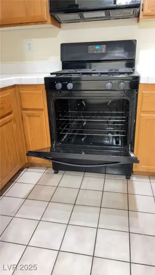 Photo #5: 2736959 Listing 