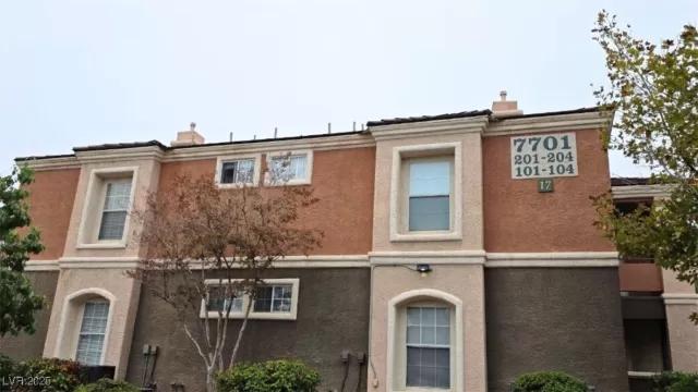 MLS: 2736973 Condo For Sale