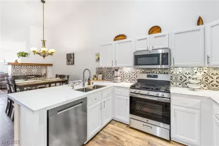 Photo #1: 2737001 Listing