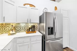 Photo #3: 2737001 Listing