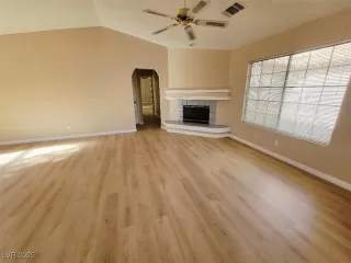 Photo #3: 2737028 Listing 