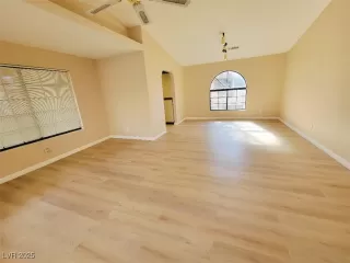 Photo #6: 2737028 Listing 