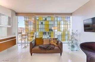 Photo #3: 2737041 Listing