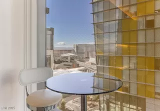 Photo #6: 2737041 Listing