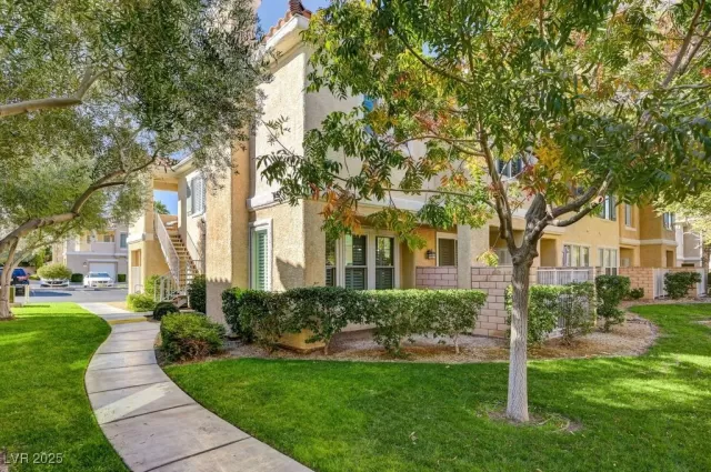 MLS: 2737053 Condo For Sale