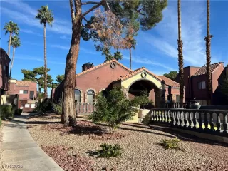 Photo #3: 2737113 Listing