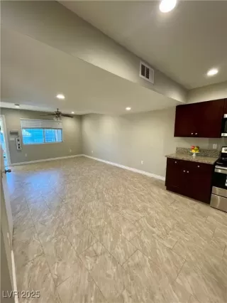 Photo #3: 2737120 Listing