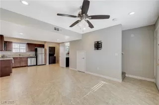 Photo #5: 2737120 Listing