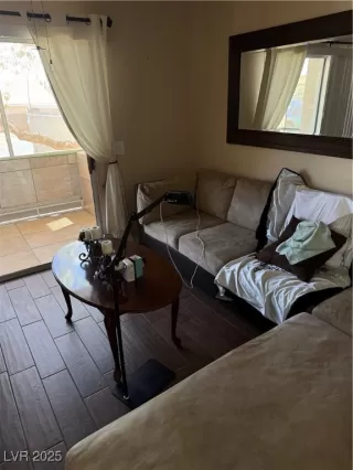 Photo #3: 2737130 Listing 