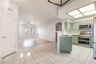 Photo #2: 2737153 Listing